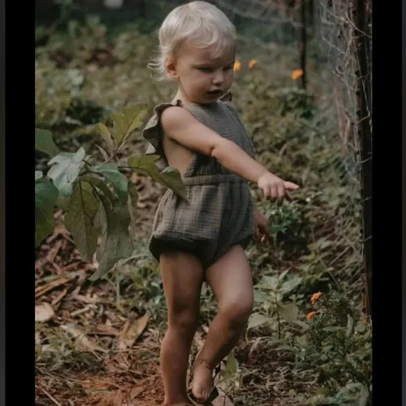 The Simple Folk The Ruffle Romper in Sage Organic Cotton Muslin 6/7 - Picture 1 of 8